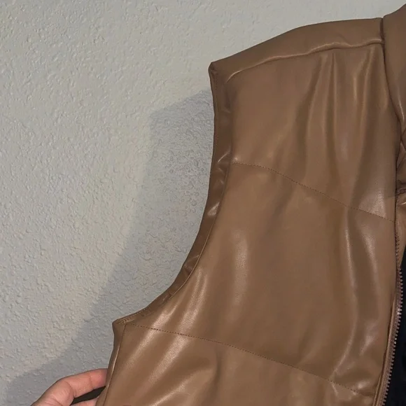 Entro Brown Puffer Vest - Picture 5 of 10